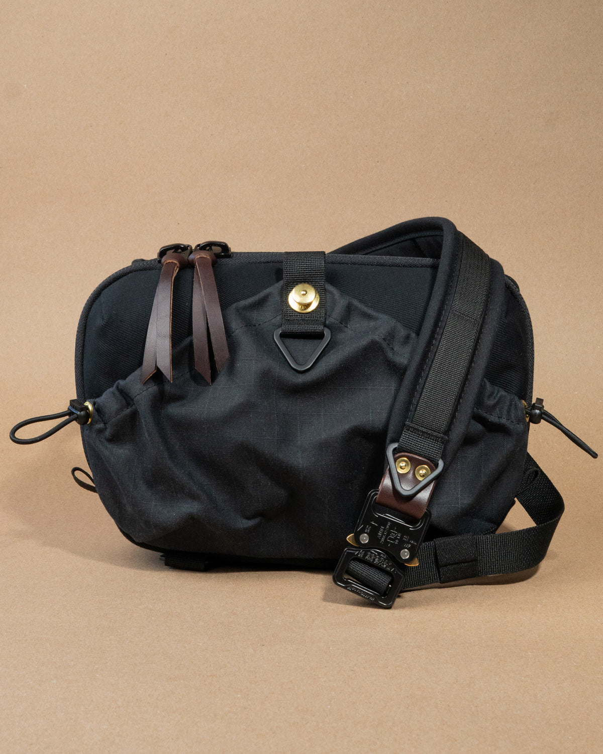 Chestnut Crossbody Sling 4.5L (BLK/DRF/BRN)