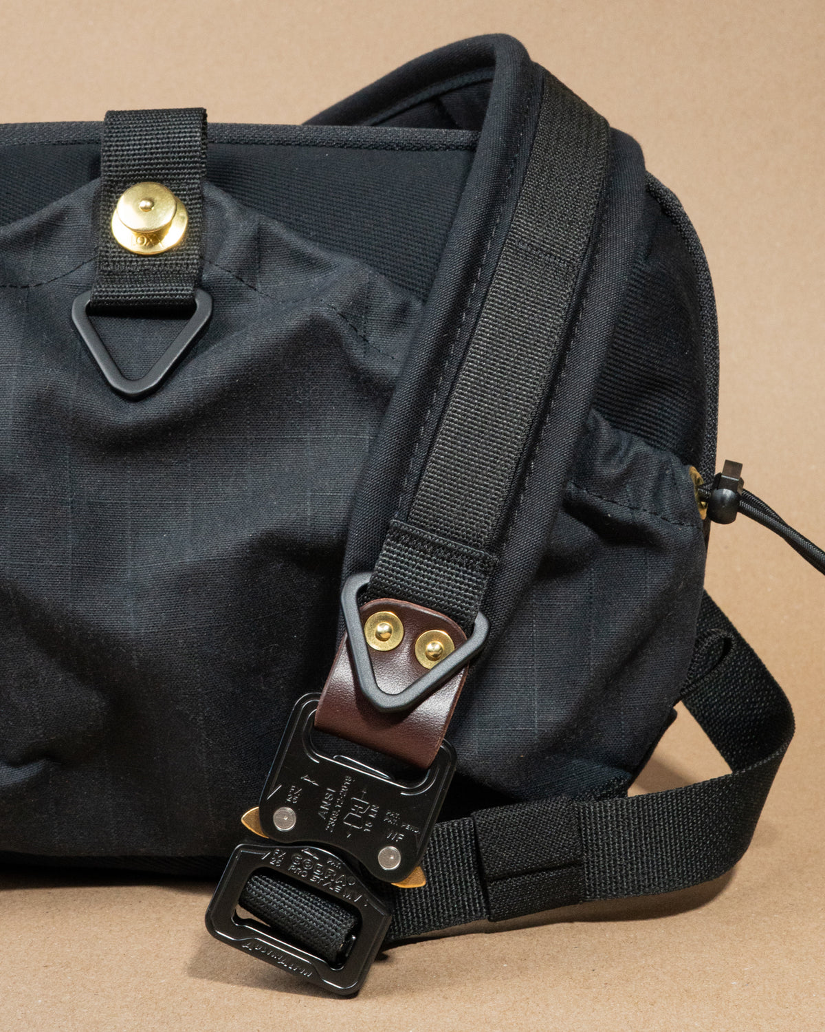 Chestnut Crossbody Sling 4.5L (BLK/DRF/BRN)