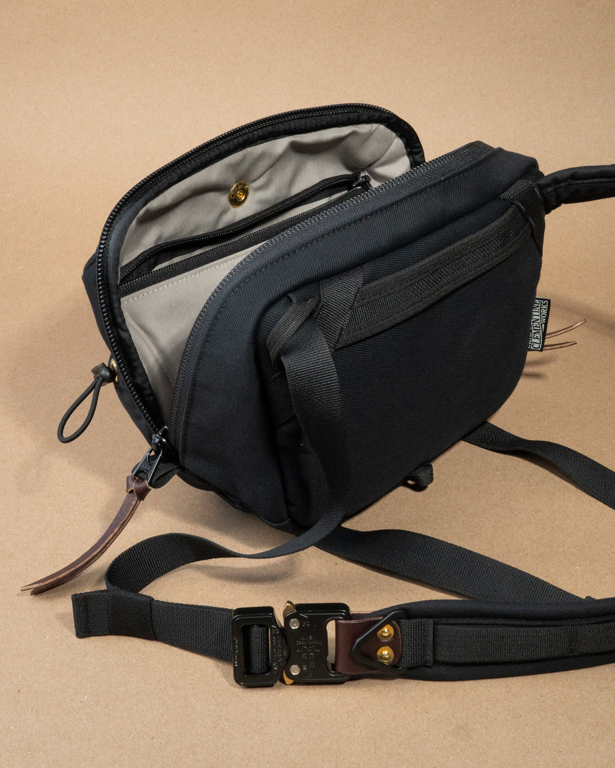 Chestnut Crossbody Sling 4.5L (BLK/DRF/BRN)