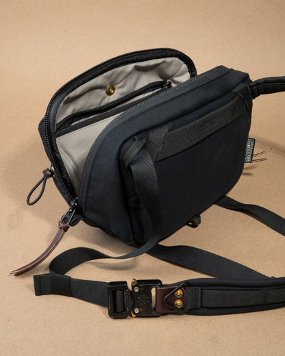 Chestnut Crossbody Sling 4.5L (BLK/DRF/BRN)