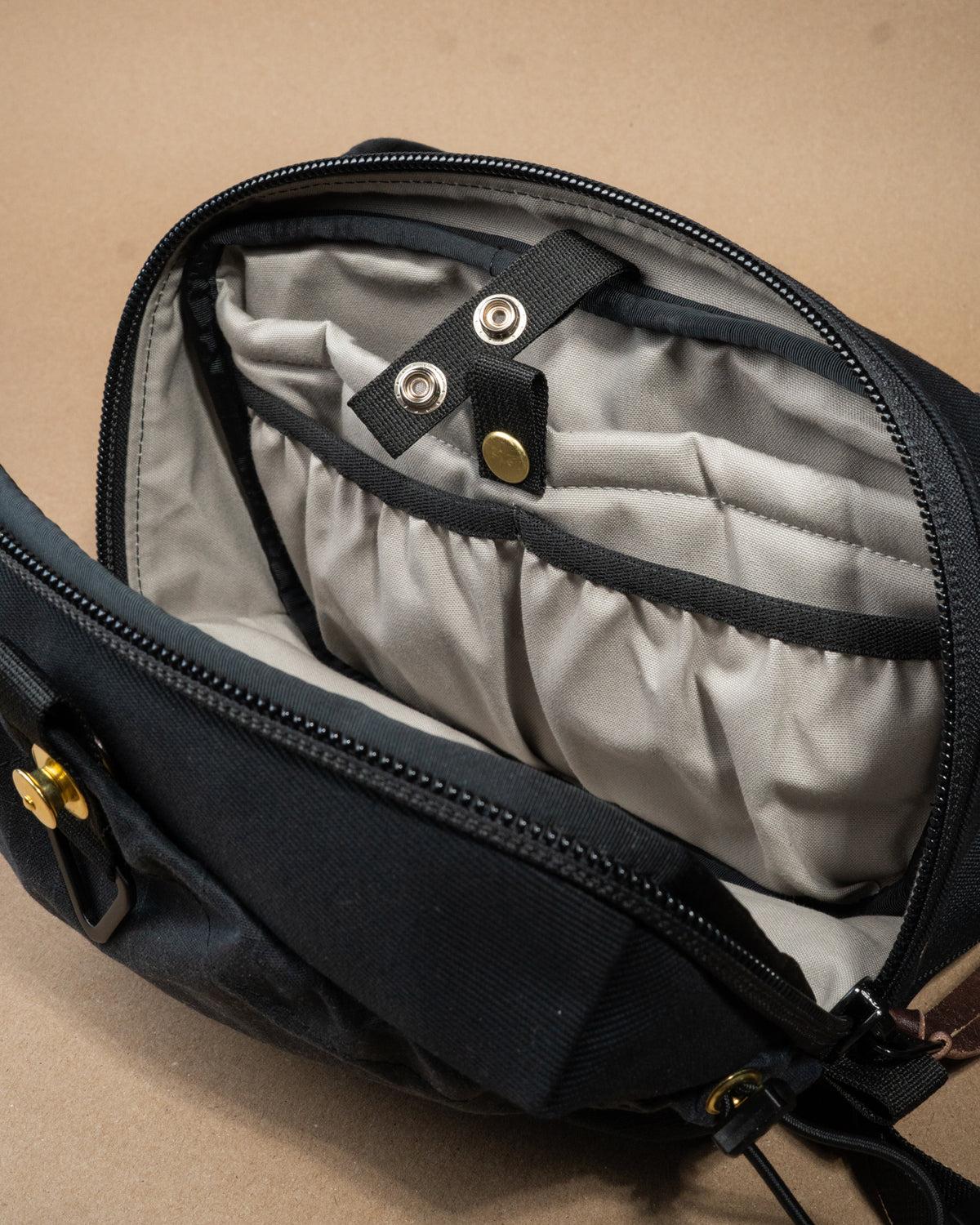 Chestnut Crossbody Sling 4.5L (BLK/DRF/BRN)